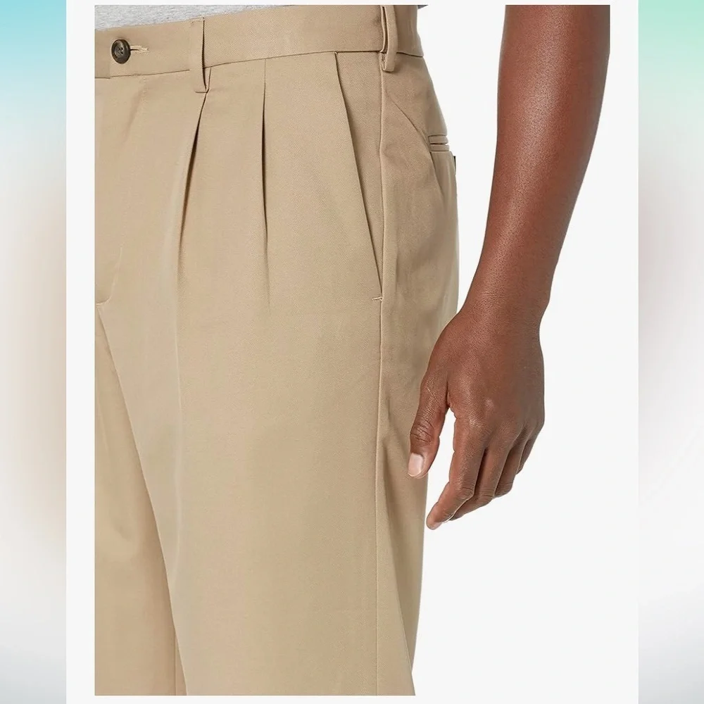 NWT - Men's - Amazon Essentials Classic-Fit Expandable-Waist Pleated Dress Pant